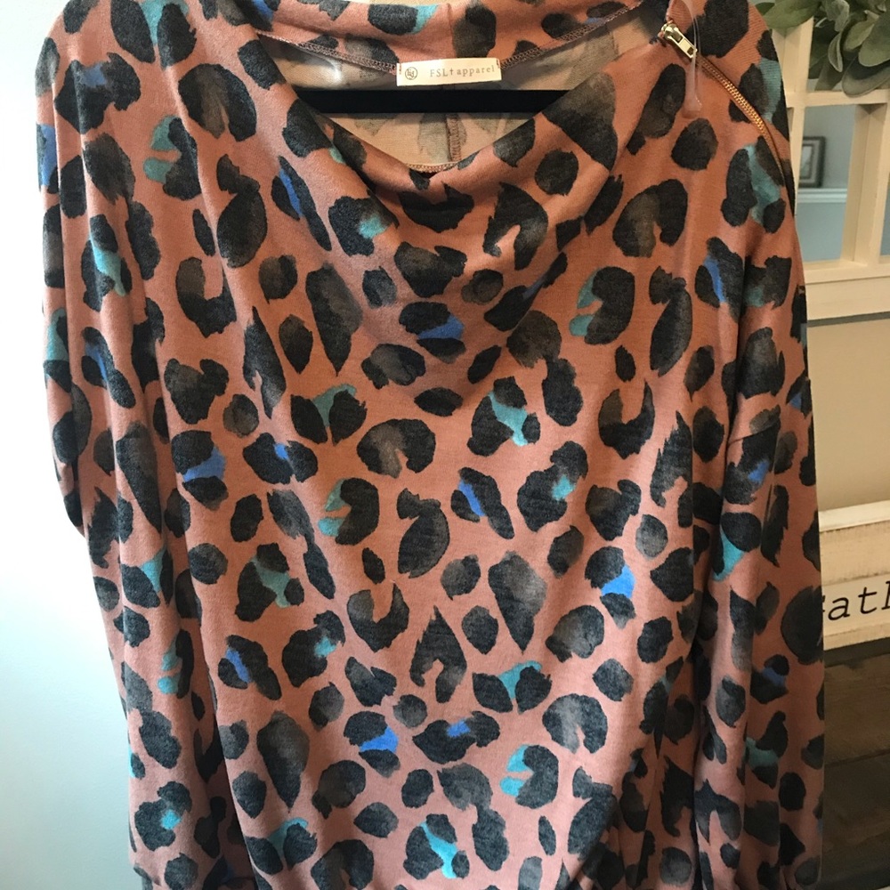 Leopard top